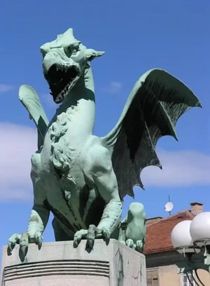Статуя дракона в Словенії